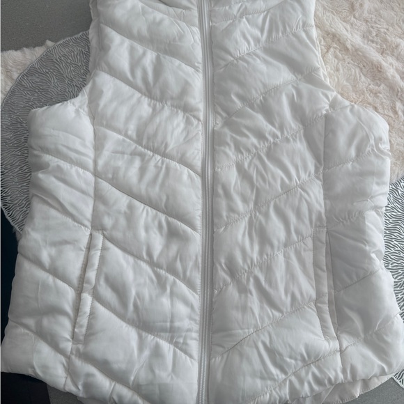 SO Jackets & Blazers - SO White Quilted Puffer Vest - Medium